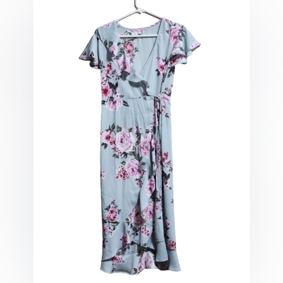 Dresses & Skirts - Floral crossbody wrap dress with ruffle size small